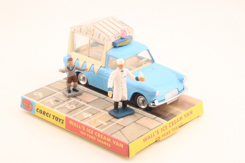 Corgi toys 447 ford - toys, *