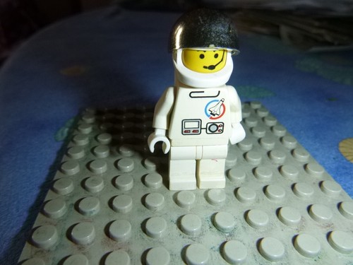Lego vintage minifig launch - minifig,