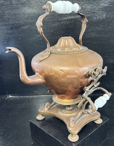 Insolito antico grande samovar
