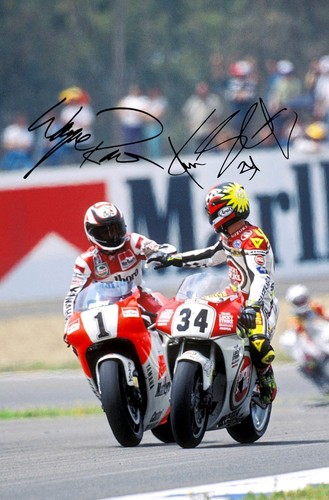 A3a4 framed photo signed wayne - a3a4,