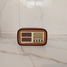 Radio d'epoca in miniatura