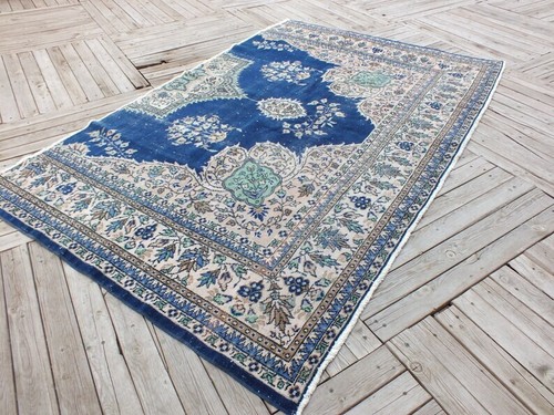 Grande tappeto vintage blu