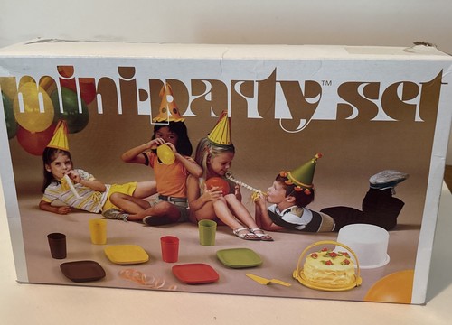 Mini tupperware party - tupperware, set