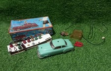 Auto giocattolo in latta