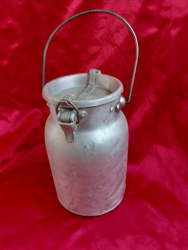 Vecchio bidone bidoncino latte - bidone,