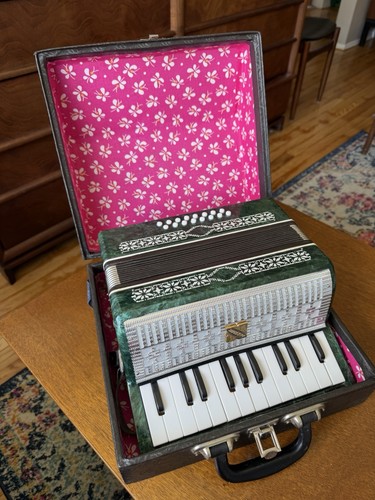 Fisarmonica vintage russa - , urss
