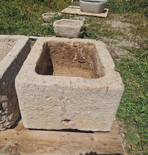 Antica vasca mangiatoia - -,