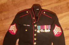 Giacca uniforme US Marines Service US taglia 37R con toppe, spilla e molti ordini