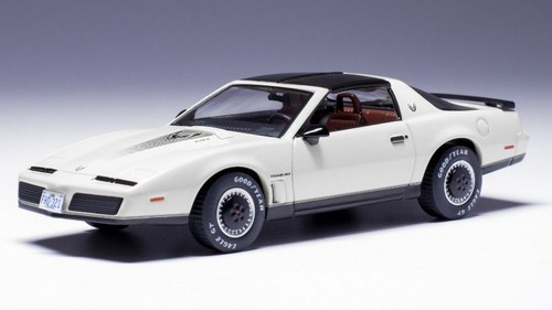 Pontiac firebird 1982 - 1982, white