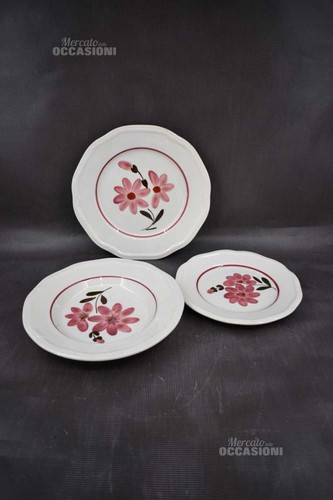 Piatti bianchi con fiori rosa - fiori,