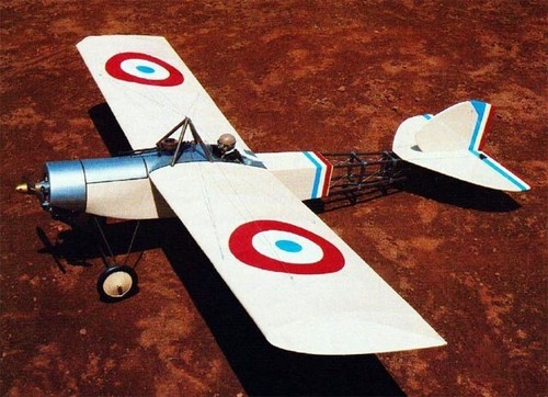 Modellino aereo radiocomandato