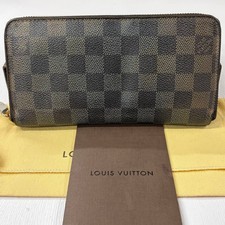 Louis Vuitton Damier Zippy