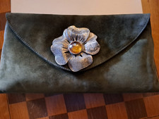 borsetta vintage elegante color verde muschio con chiusura gioiello