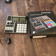 Native Instruments Machine Plus HW Strumento di Prestazione di Produzione Standalone