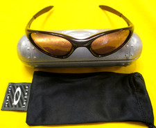 OAKLEY MINUTE 1.0 GEN 2 BIRRA A RADICE LUCIDA CON LENTI IRIDIO NERE VR28