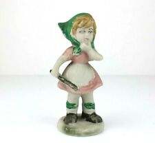 Bambina in Abiti di Montagna