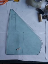 Fixed rear deflector glass