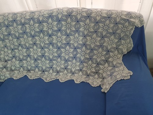 Coperta copritavolo uncinetto