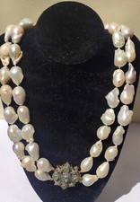 Splendida collana con perle scaramazze o barocche con imponente susta in oro bas