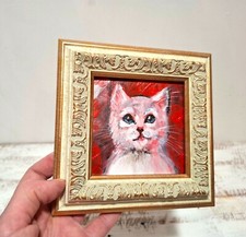 Ritratto di gattino bianco