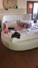 Letto rotondo con - comò, e