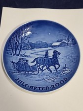 Bing & Grondahl 2005 Annual Christmas Plate "Bringing Home the Christmas Tree"