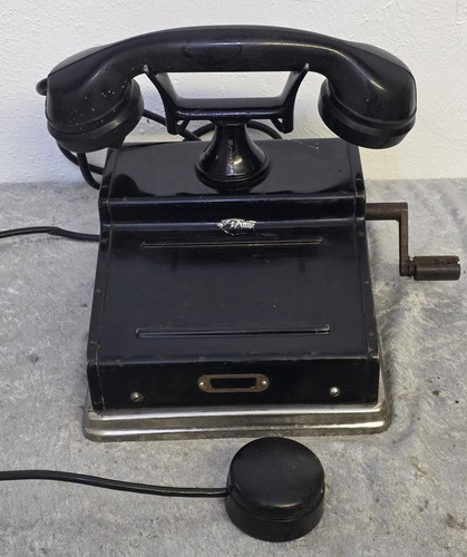 Vecchio telefono manovella - vecchio, a