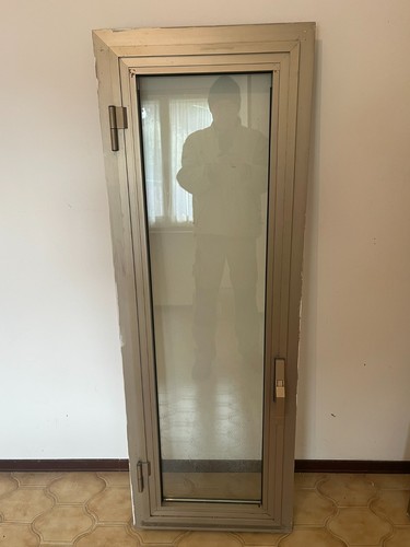 Finestra alluminio vetro - e,