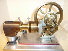 Motore Stirling con comando a