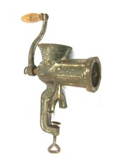 ANTICO MACINA / TRITA CARNE DA TAVOLO FUNZIONANTE A MANOVELLA