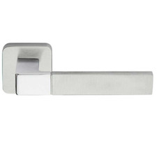 MANIGLIA PER PORTA BATTENTE