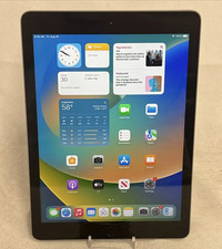 Apple iPad 6a Generazione - Display 9.7" 32GB, Wi-Fi Colore Grigio con Bundle Accessori