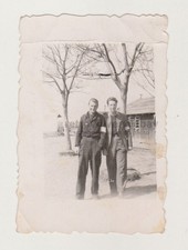 Due giovani uomini belli e