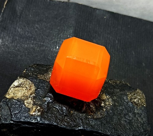 Opale arancione naturale