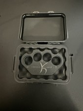 Sammys Knuckles In Custodia