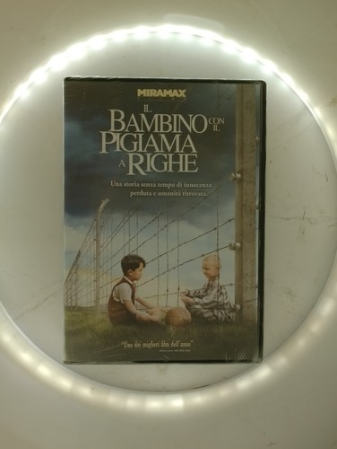 Bambino con pigiama a - il,