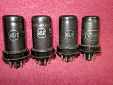 Quattro tubi radio in metallo