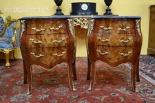 Coppia di comodini a tre