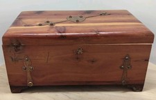 Cassettiera vintage grande legno cupidi cedro impreziosimenti ottone senza segni