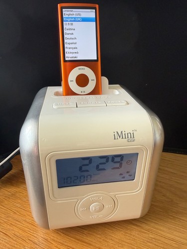 Retro apple ipod nano - apple,
