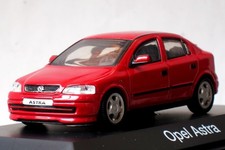 Modellino pressofuso Opel Astra berlina, scala 1/43, SCHUCO, rosso.
