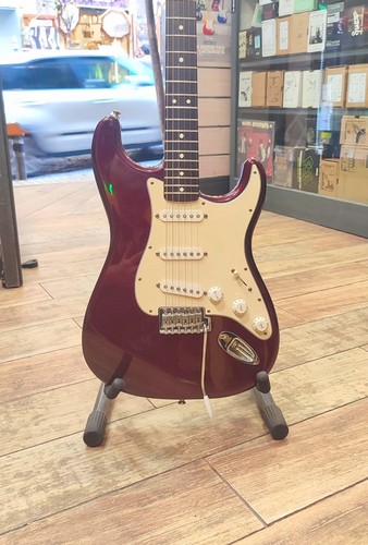 Fender standard stratocaster - fender,