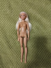 Barbie Made to Move Bambola Originale con Capelli Biondi