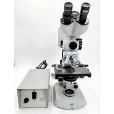 Microscopio a fluorescenza