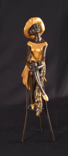 Statua bronzo donna su - in,
