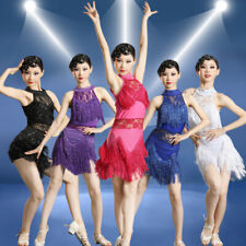 Ragazza con Nappa Abiti per la