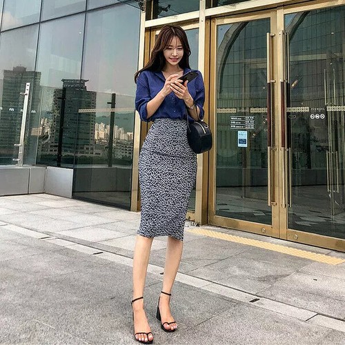 Elegante vestito blu bianco