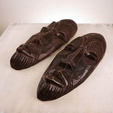 coppia di maschere etniche in legno intagliato