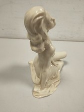 Statuetta in Ceramica Firmata