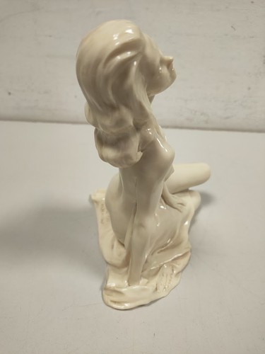 Statuetta ceramica firmata - in,